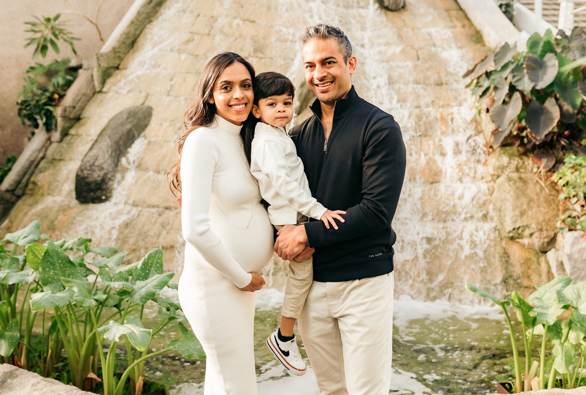 crystal bridge maternity session at myriad gardens 2023 3