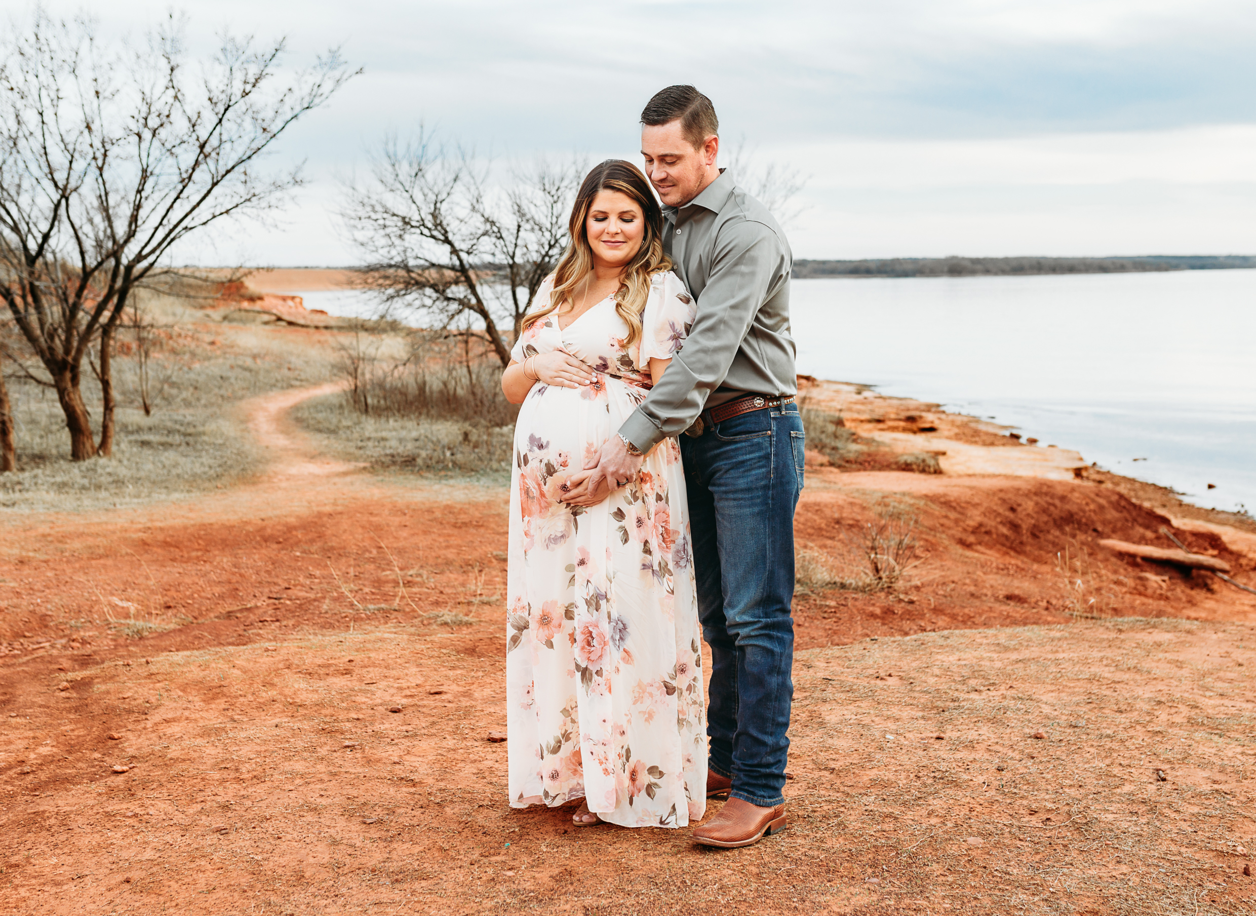 Expecting couple at Lake Arcadia.