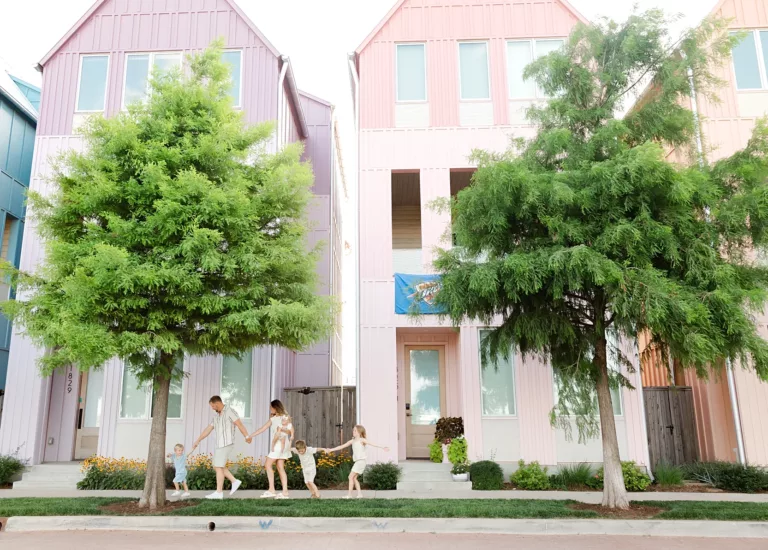 Family of 6 in front of Rainbow Row at Wheeler District during family photos.
