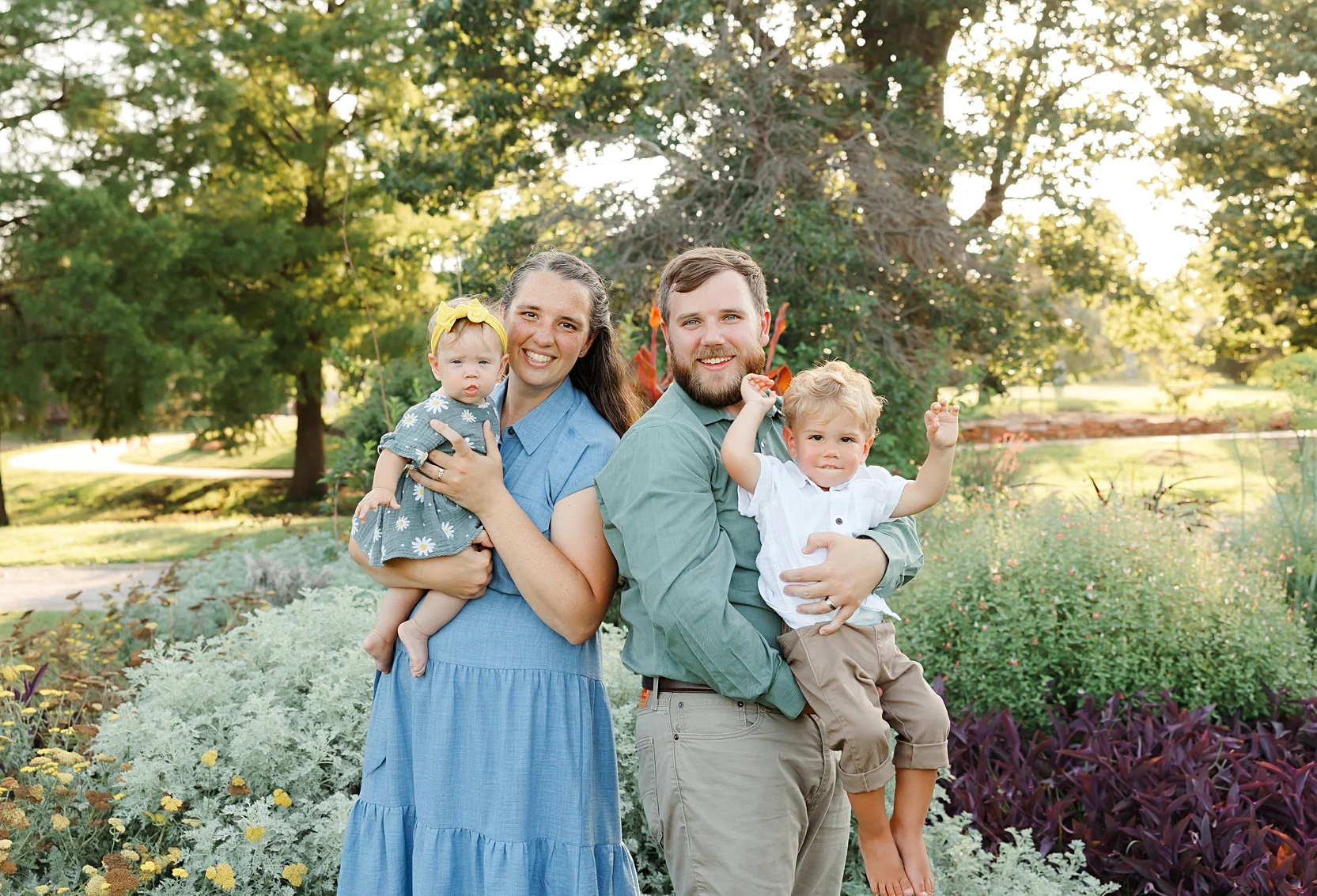 Family of 4 takes family photos at Will Rogers Gardens.