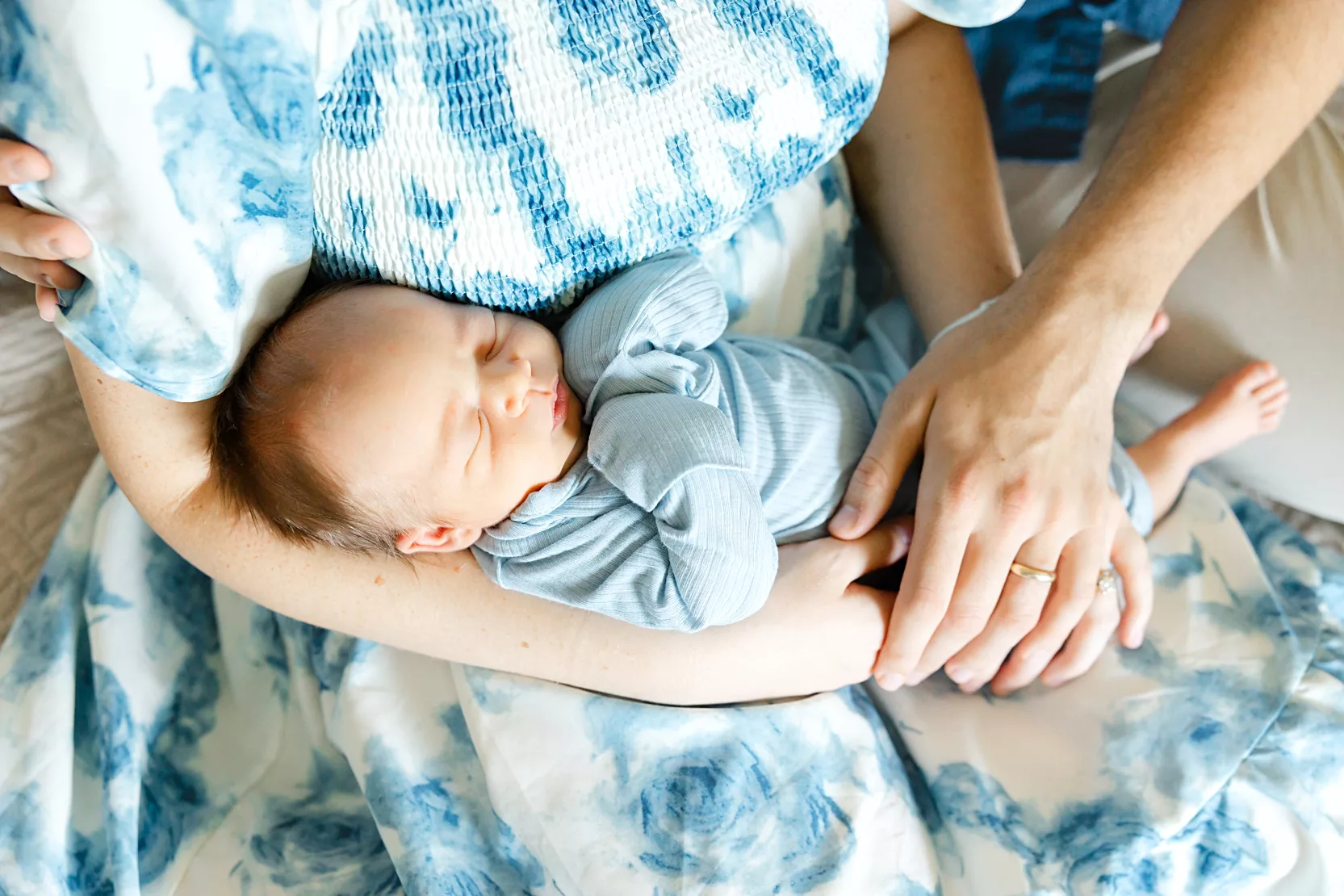 Why Choose A Maternity and Newborn Photography Session Package?