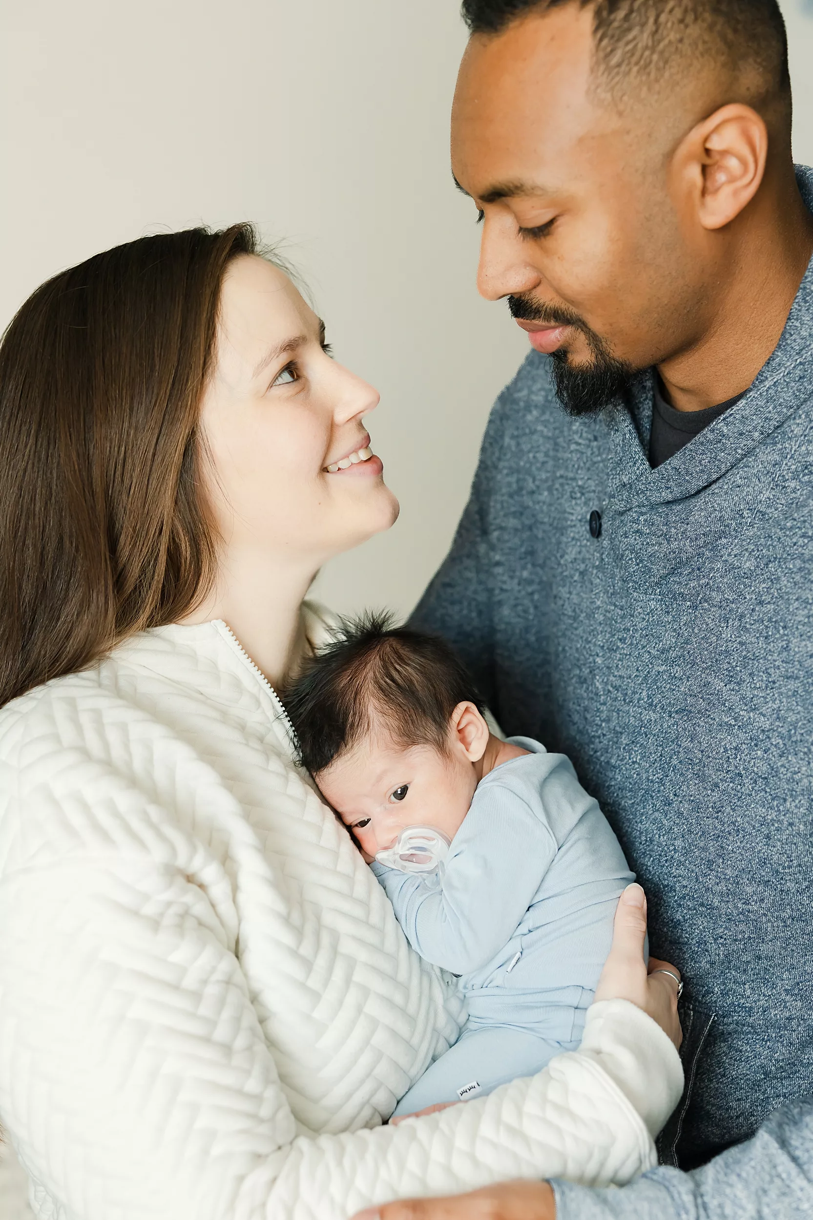 New baby lies in a hospital crib during a oklahoma city Fresh 48 photography session.