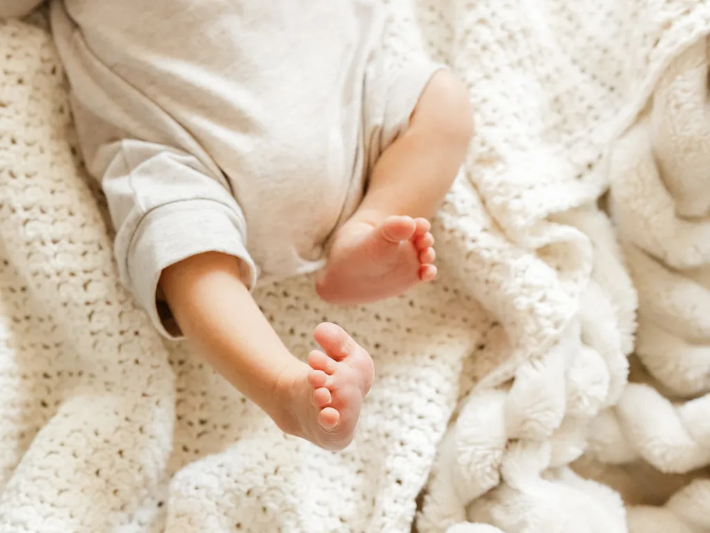 Little baby toes for a natural newborn pose for post on okc newborn photo poses.